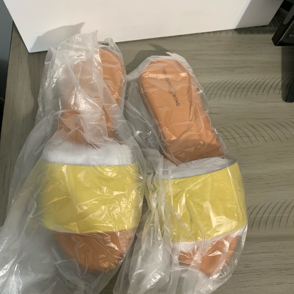 Yellow suede Treasure & Bond sandal NEVER WORN - Picture 4 of 6